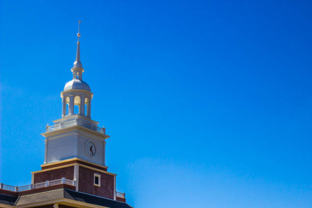 istock Clock Tower On Top Of Brick Building 1211579334