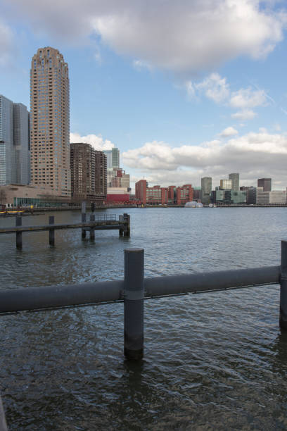 rotterdamer stadtbild - vancouver skyline city urban scene stock-fotos und bilder