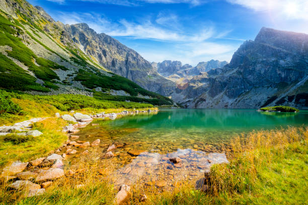 feriados na polônia - vista do gasienicowy negro nas montanhas tatra - tatra mountains zakopane lake mountain - fotografias e filmes do acervo