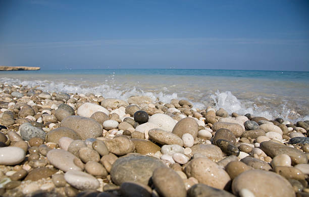 salpicos - oman beach nature stone imagens e fotografias de stock