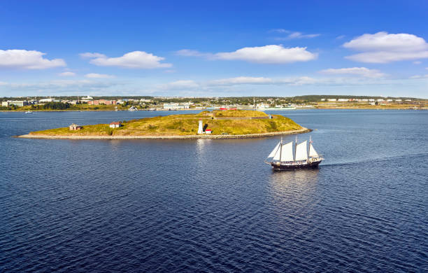 Velero turístico en el puerto de Halifax - foto de stock