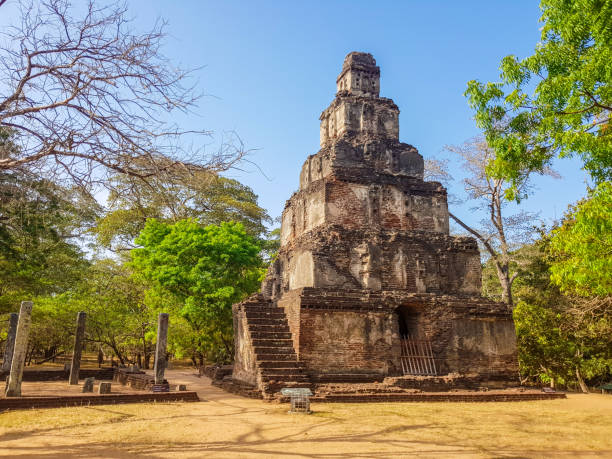 スリランカ・ポロンナルワのアンティーク・クメール・パゴダ - north central sri lanka ストックフォトと画像