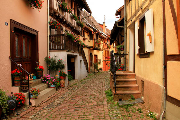 istock Narrow street 1211614778