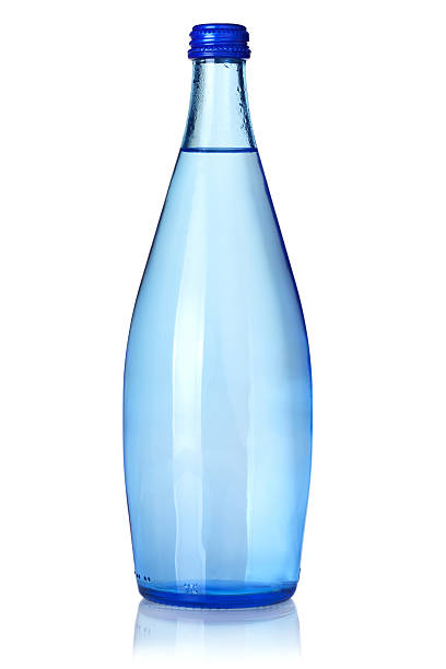 bottiglia di vetro di acqua di soda - soda bottle foto e immagini stock