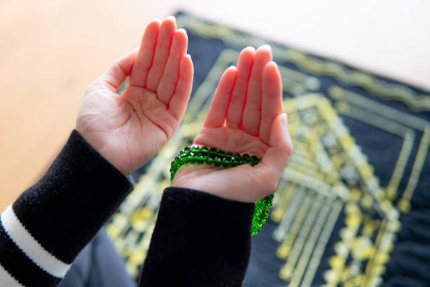 Muslim woman praying Muslim woman praying modest clothing stock pictures, royalty-free photos & images