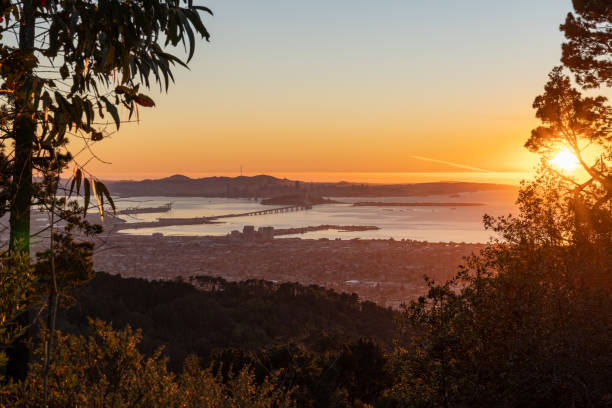 istock Sunset over San Francisco Bay 1211649717