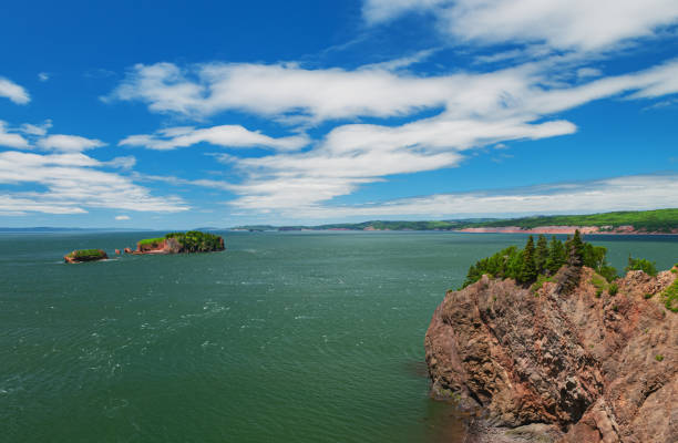 bay of fundy landcape - horizontal nova scotia bay of fundy bay imagens e fotografias de stock