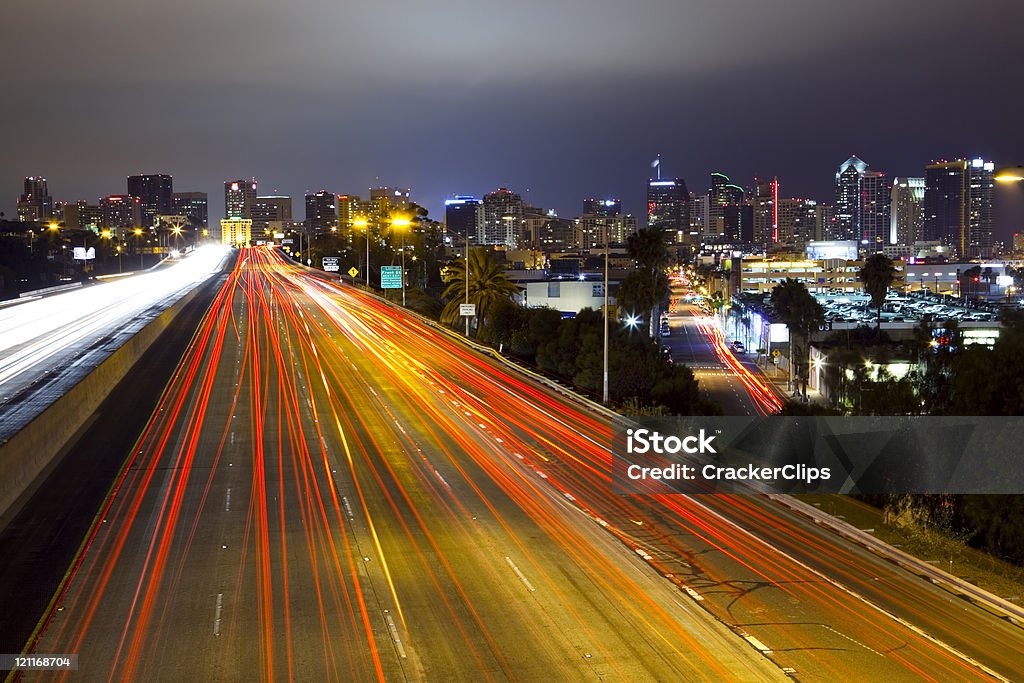 Vista de los edificios de la ciudad de San Diego, la autopista - Foto de stock de San Diego libre de derechos