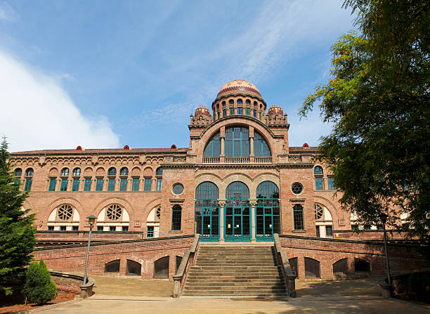 istock Barcelona Hospital 121169050