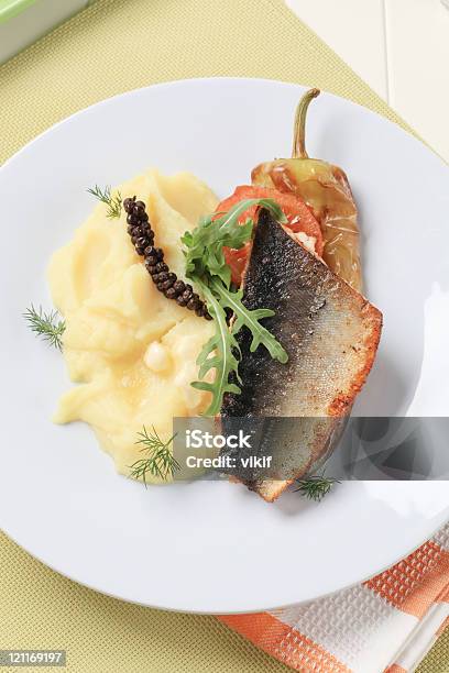 Filetto Di Salmone Arrosto Trota - Fotografie stock e altre immagini di Arrosto - Cibo cotto - Arrosto - Cibo cotto, Arrosto - Portata principale, Cena