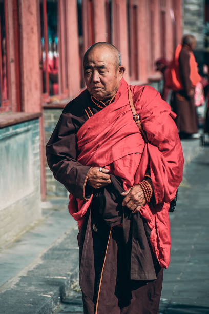 中国の僧侶 - monk tibet buddhism china ストックフォトと画像