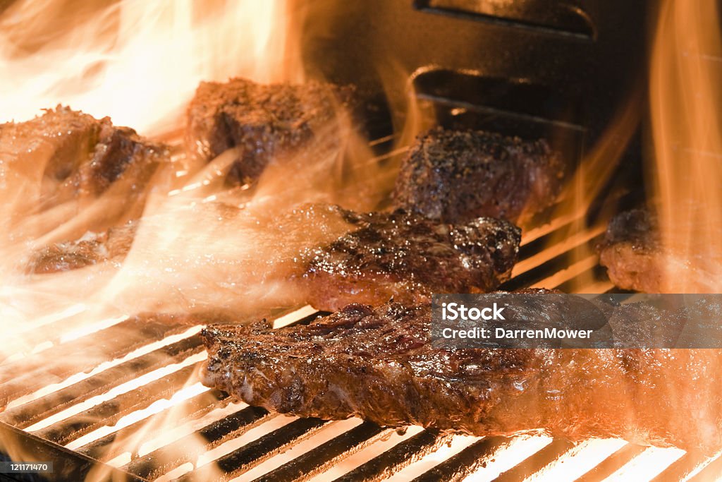 Bistecche di Grill - Foto stock royalty-free di Ambientazione esterna