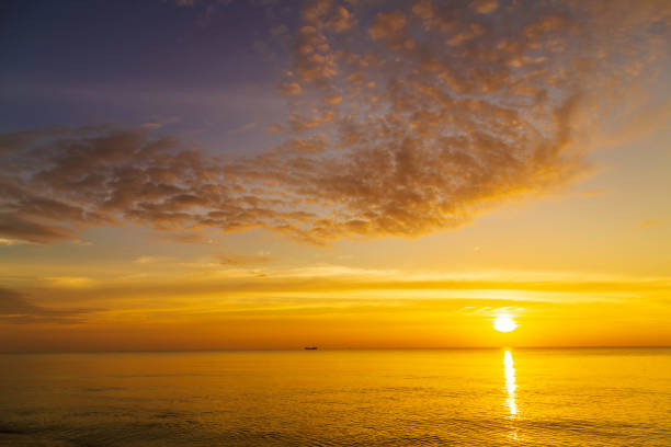 istock Colorful ocean gold sunrise 1211728138