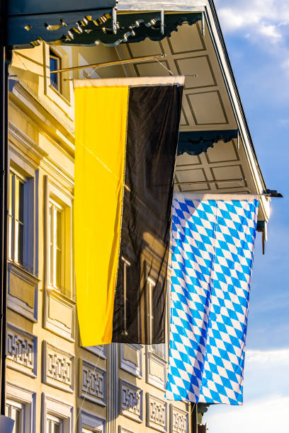 типичный баварский национальный флаг - freistaat стоковые фото и изображения