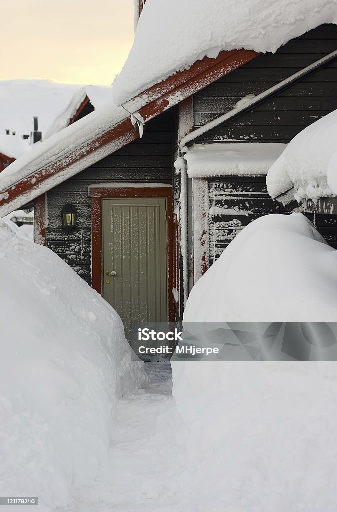 NEVE COPERTO sci cabina - Foto stock royalty-free di Norvegia