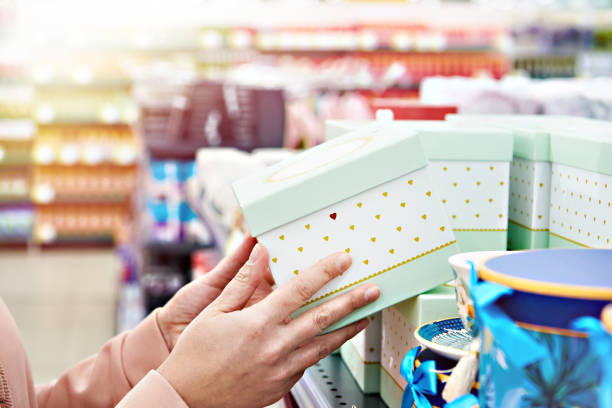 istock Gift box in hands of store 1211784505