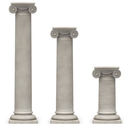 Columnas iónica en blanco photo
