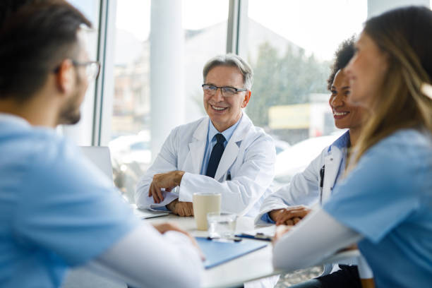 istock Collaborating to improve patient care 1211800565