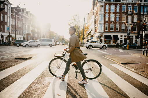 Commuter with bicycle in the city