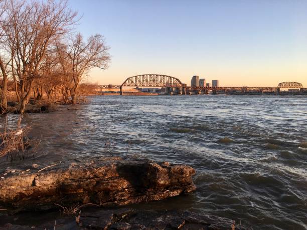 falls of the ohio state park: louisville ky - ohio river valley stock-fotos und bilder