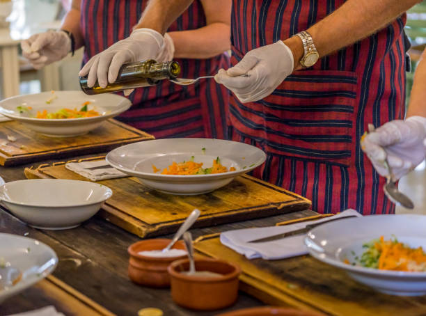 aula de culinária - carrot close up silverware cutting board - fotografias e filmes do acervo