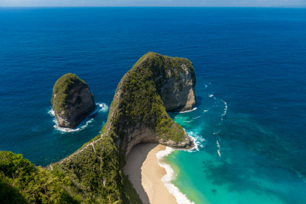 istock Kelingking beach, Nusa Penida 1211847281
