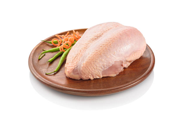 pechuga de pollo cruda - skinless chicken breast fotografías e imágenes de stock