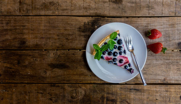 istock Wild and organic rinsing and strawberry pie 1211868022