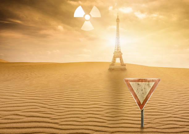 abandonend desert in paris after nuclear disaster - 11305 imagens e fotografias de stock