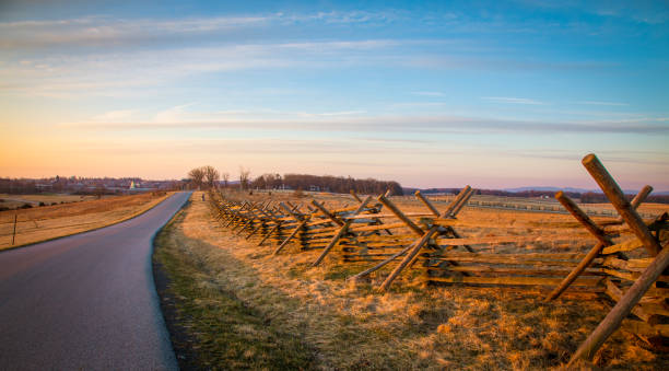 ogrodzenie kolejowe w parku narodowym gettysburg - american civil war battle conflict gettysburg national military park zdjęcia i obrazy z banku zdjęć