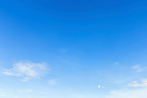 白い雲と青空の背景テクスチャ。 - からっぽ ストックフォトと画像