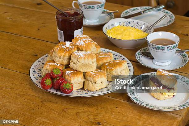 Englischem Cream Tea Von Oben Stockfoto und mehr Bilder von Blätterteigbrötchen - Blätterteigbrötchen, Britische Kultur, Cornwall - England