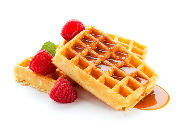 raspberries y waffles con salsa de caramelo - waffle isolated food photography fotografías e imágenes de stock