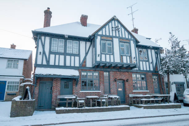 malt shovel pub in eynsford, engeland - cafe snow stockfoto's en -beelden