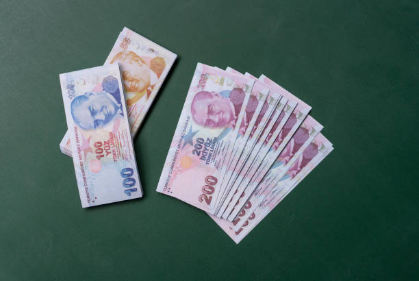 pila di banconote in lira turca - currency bill paper number 50 foto e immagini stock