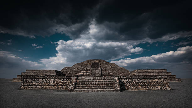 pirámides de teotihuacan, méxico - teotihuacan fotografías e imágenes de stock