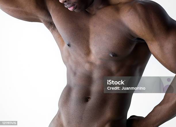 중간음 보기 남성 베어 상장형 표시중 근육질의 빌드입니다 30-39세에 대한 스톡 사진 및 기타 이미지 - 30-39세, 근육질 남자, 근육질 체격