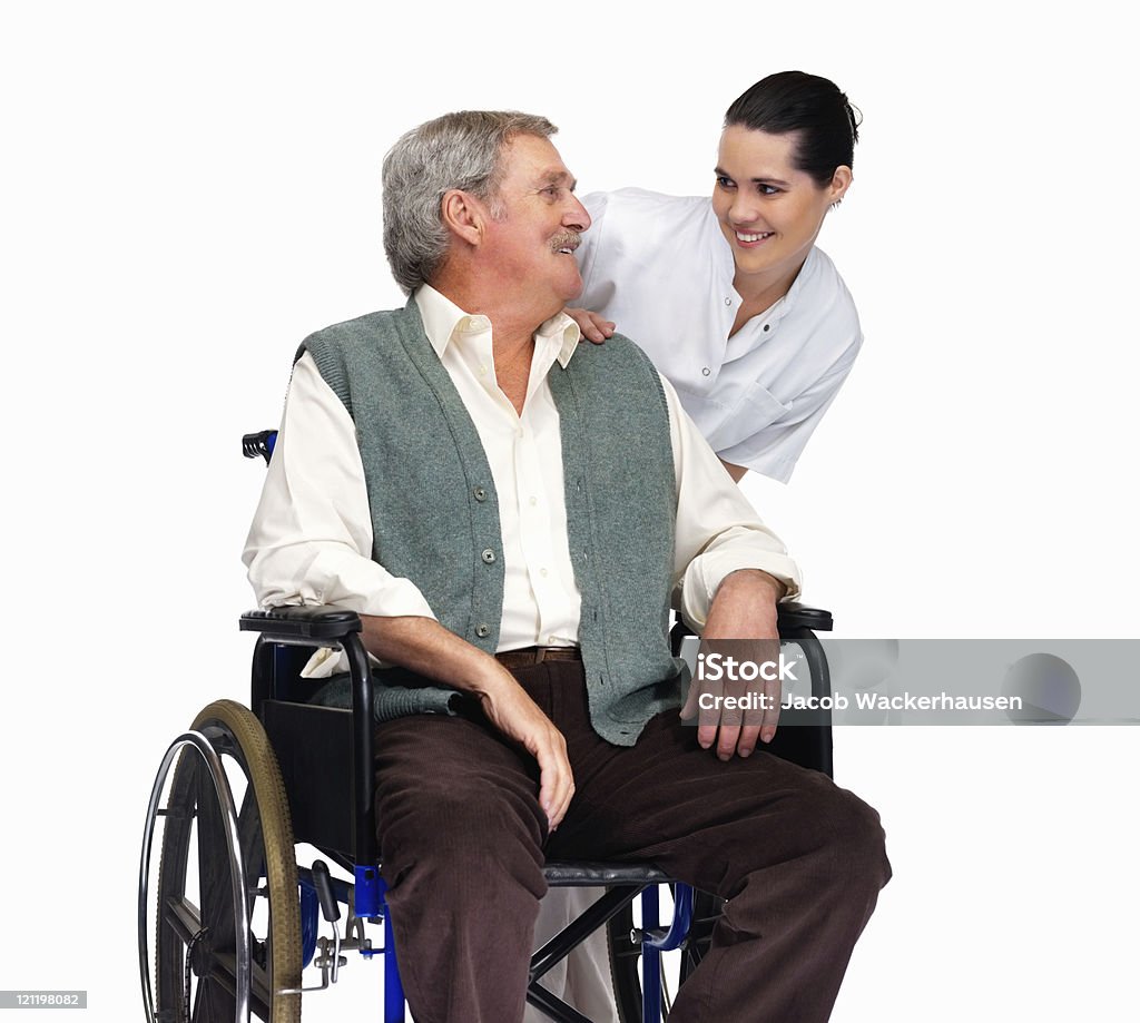 간호사, 노인 남자 휠체어 루킹 at eachother - 로열티 프리 25-29세 스톡 사진
