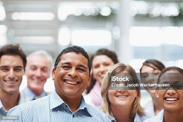 Retrato De Feliz Executivos De Negócios De Pé Juntos - Fotografias de stock e mais imagens de Adulto