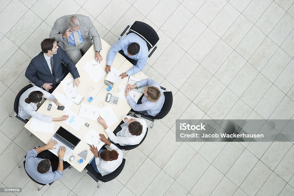 Vista superior de una reunión de negocios en progreso - Foto de stock de Vista desde arriba libre de derechos