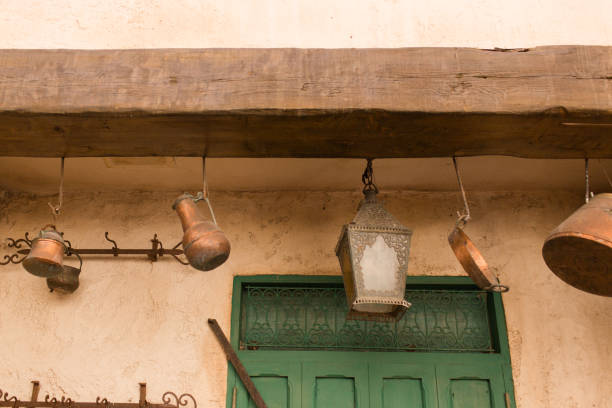 arquitetura marroquina - pastel colored architectural detail holidays and celebrations architecture and buildings - fotografias e filmes do acervo