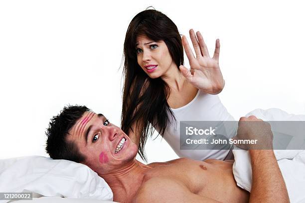 Mann Und Frau Gefangenen Im Bett Stockfoto und mehr Bilder von Humor - Humor, Bett, Heterosexuelles Paar