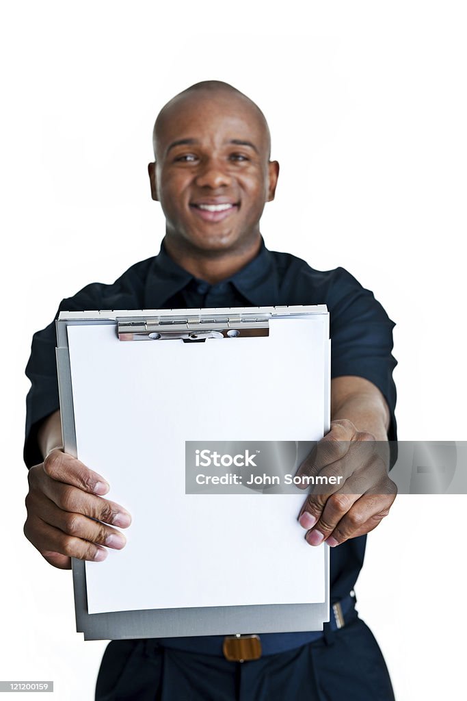 Serviço de homem segurando a prancheta fora para espaço para texto - Foto de stock de Conta - Instrumento financeiro royalty-free