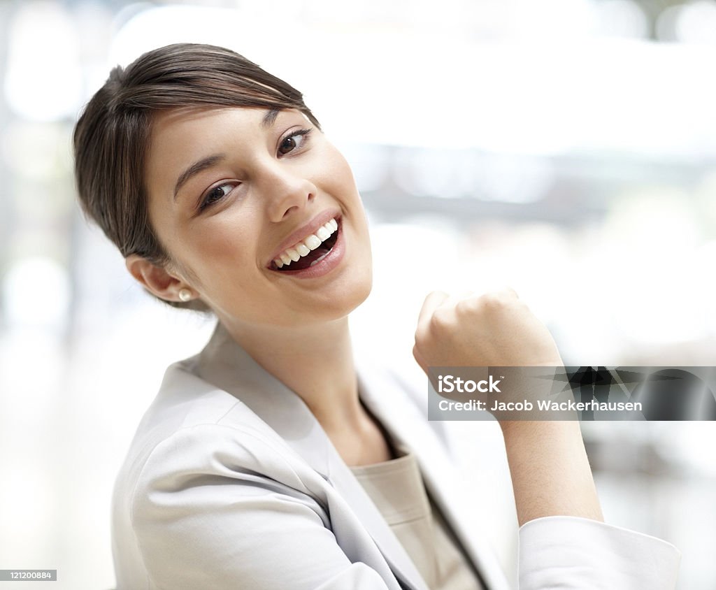 Muito jovem mulher de negócios sorridente - Foto de stock de Adulto royalty-free