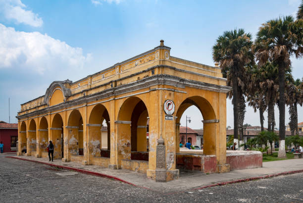 tank l'unione, nella città coloniale di antigua guatemala, turismo nazionale e straniero, patrimonio mondiale dell'unesco nel 1979. - editorial central america guatemala antigua foto e immagini stock