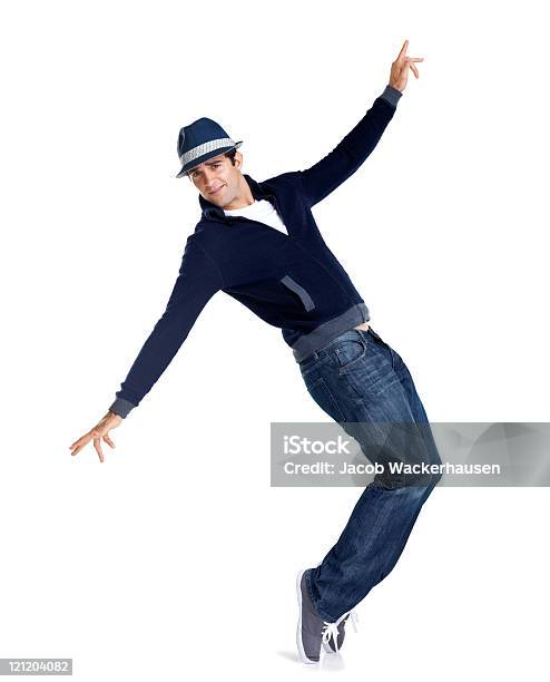 Junge Stilvolle Mann Tanzen Stockfoto und mehr Bilder von 25-29 Jahre - 25-29 Jahre, Aufregung, Ausgestreckte Arme