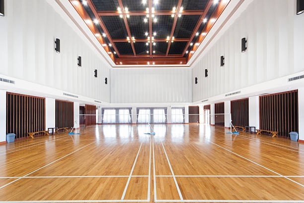 vide terrain de sport - badminton school gymnasium shuttlecock sport photos et images de collection