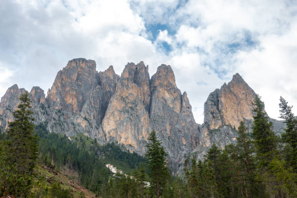istock Moody Rosengarten mountain range on a summer evening 1212055997