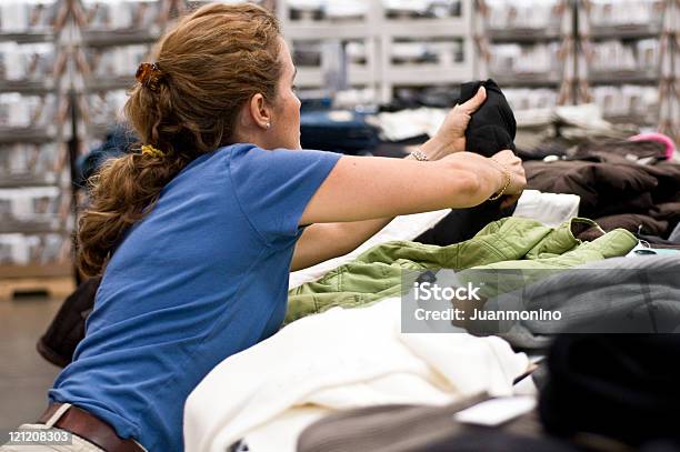 Venda Tempo - Fotografias de stock e mais imagens de 40-49 Anos - 40-49 Anos, Adulto, Adulto maduro