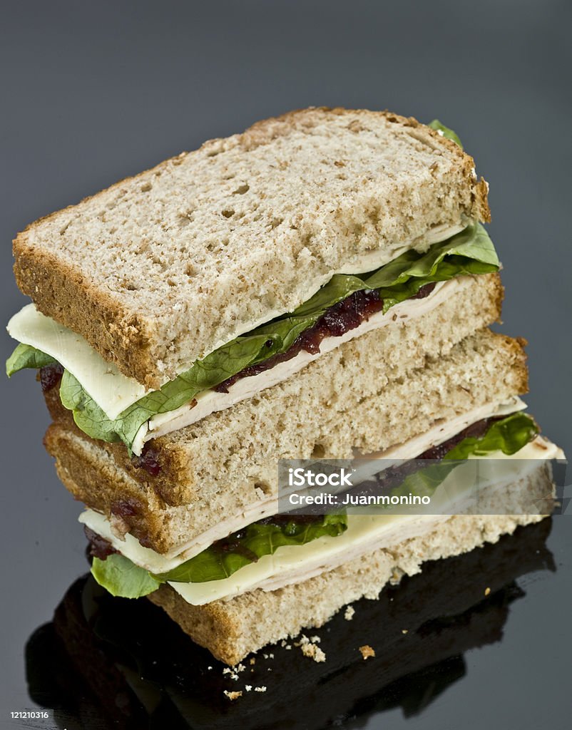 La Turquie en tranches, fromage et le Sandwich de canneberge - Photo de Aliment libre de droits